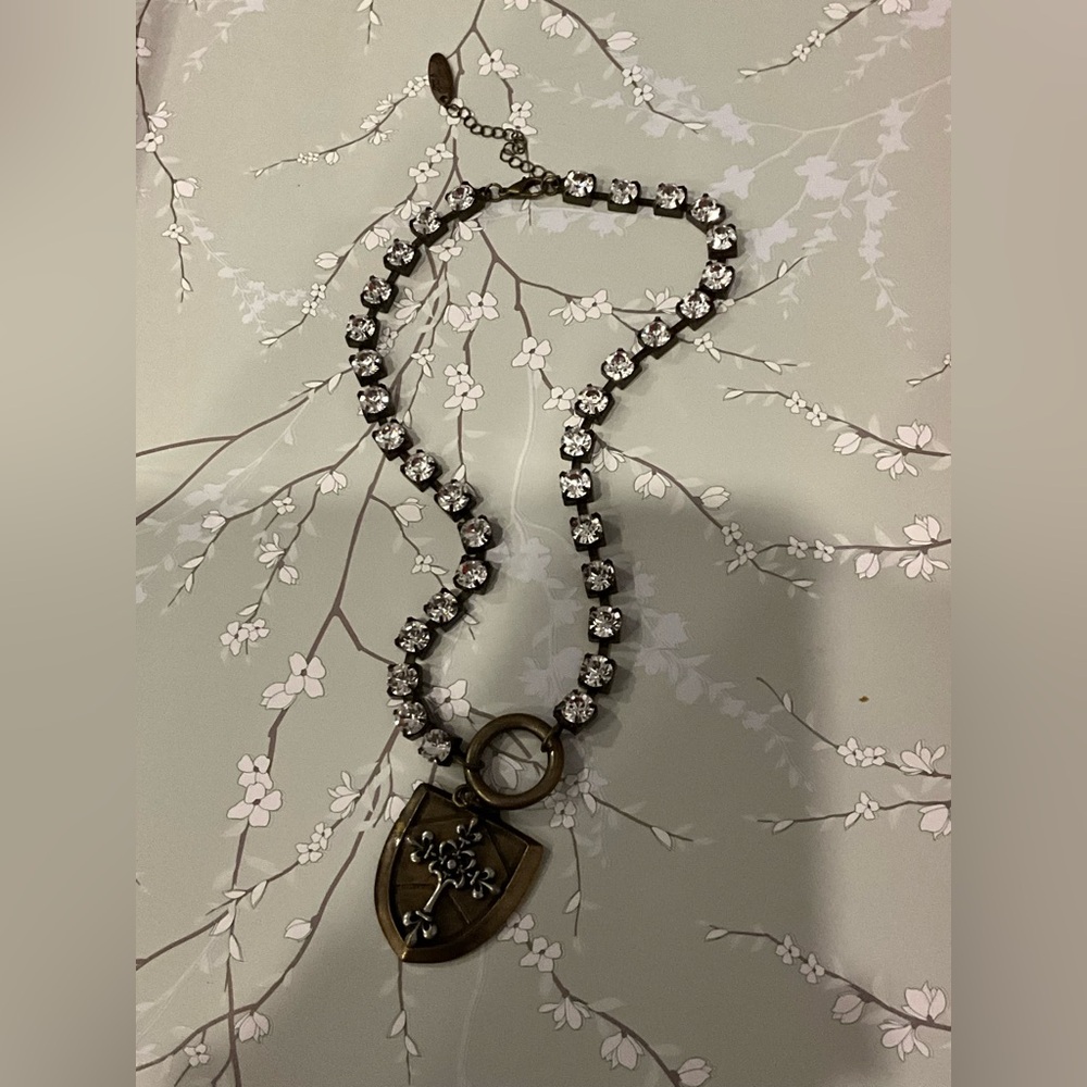 Plunder | Velma Elegant Silver and Gold Pendant Necklace - Picture 4 of 9